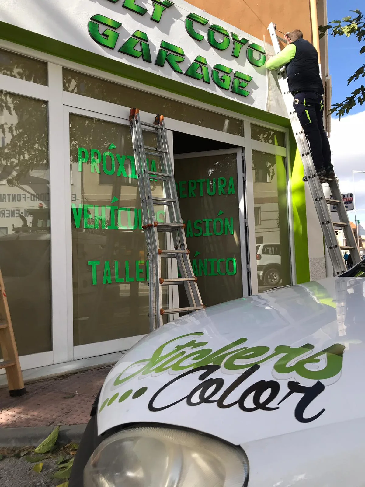 Equipo de Stickers Color en Granada